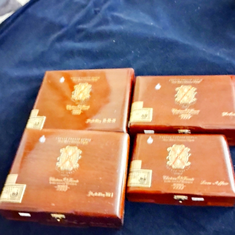 Opus X - 4 different types of cigar s, 4 different cigar boxes